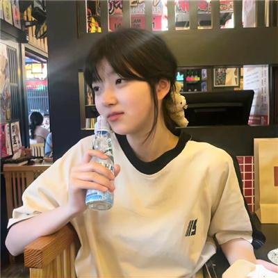 橙色女孩